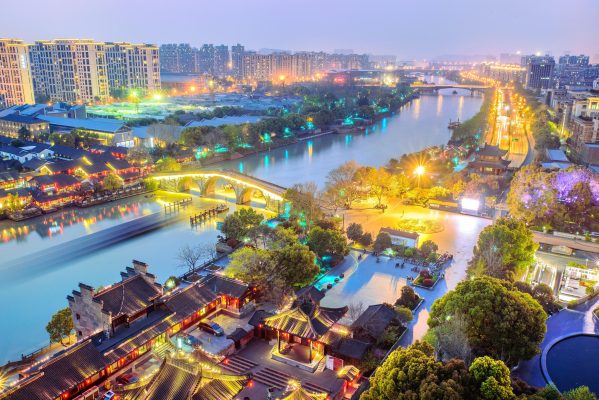 Kênh đào Bắc Kinh - Hàng Châu nằm tại thành phố Thương Châu là hệ thống kênh đào nhân tạo có tuổi đời lâu nhất trên toàn cầu
