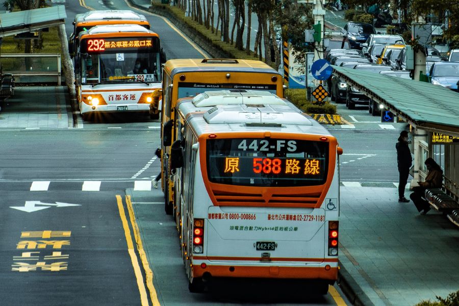 Khi di chuyển giữa các tỉnh thành, NLĐ cũng có thể sử dụng xe bus