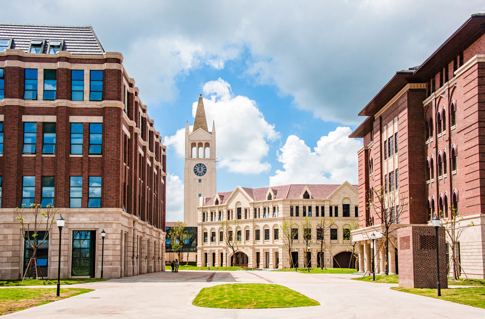 Đại học Chiết Giang được thành lập vào năm 1897 và nằm tại thành phố Hàng Châu