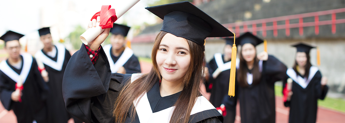 Hàng năm, chính phủ Hàn Quốc cấp khoảng 80 suất học bổng cho đại học