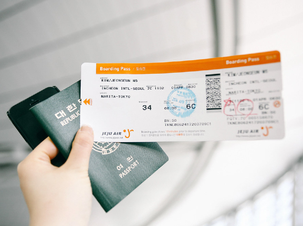 Phí vé máy bay phụ thuộc vào hai yếu tố chính: thời điểm bay và loại vé máy bay