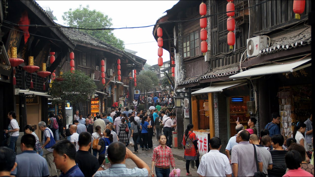 Phố cổ Ciqikou là nơi quy tụ văn hóa và ẩm thực đậm chất Trung Quốc cổ điển