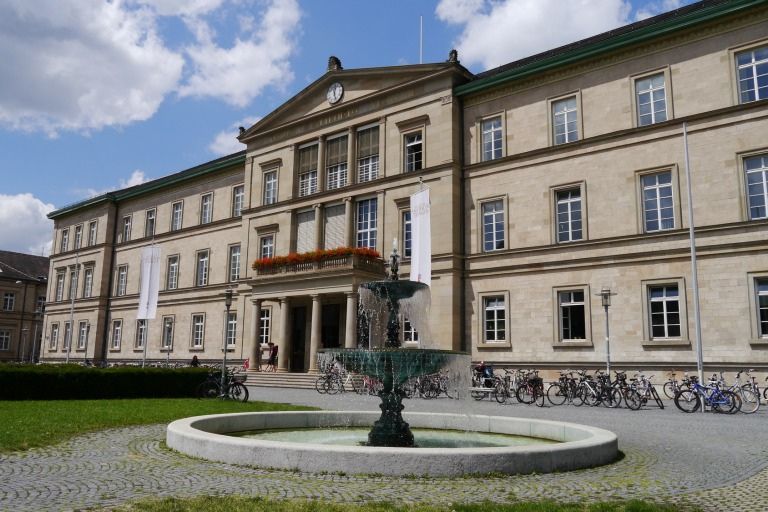 Eberhard Karls Tübingen là trường đại học lâu đời và uy tín nhất Châu Âu