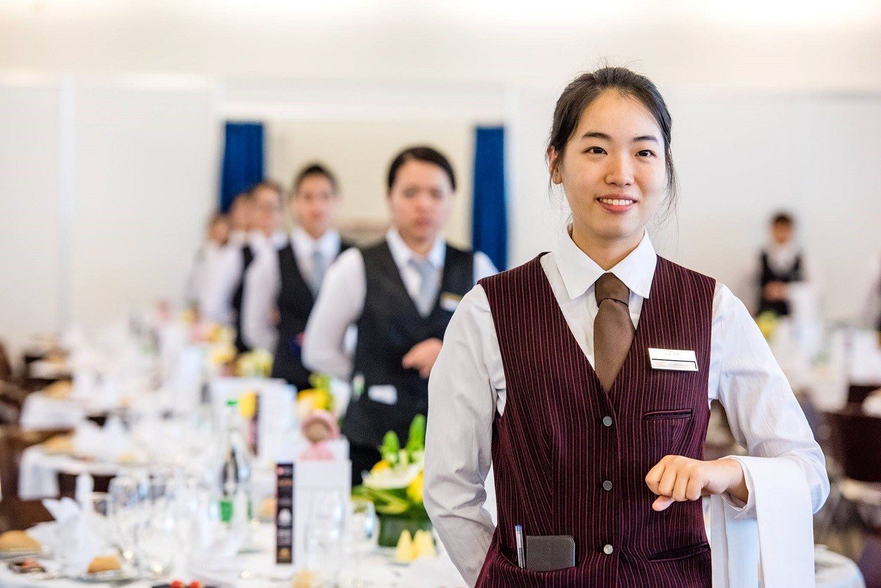 Ngành nhà hàng khách sạn có mức lương thử việc khoảng 55 triệu/tháng